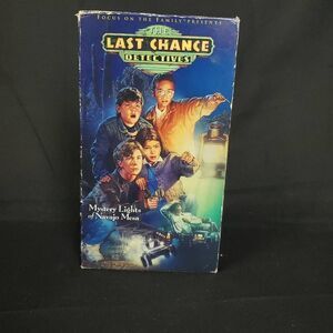 The Last Chance Detectives: Mystery Lights Of Navajo Mesa (VHS) VHS